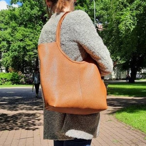 California leather tote bag with rounded straps, soft leather bag, bag for beach, elegant leather bag, caramel bag zdjęcie 6
