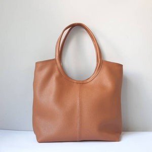 California leather tote bag with rounded straps, soft leather bag, bag for beach, elegant leather bag, caramel bag zdjęcie 3