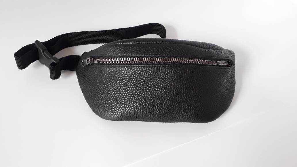 Kleine Silber Bum Tasche schwarze Fanny Pack metallische Gurteltasche Hufttasche Festival Tasche Silber Hip Bag schwarz Fanny Pack Leder Fanny Pack Etsy