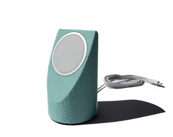 Minimalist MagSafe Charging Stand – Modern iPhone Stand for Desk, Nightstand, or Entryway – Textured Vertical Charger Dock - iPhone 17 Ready