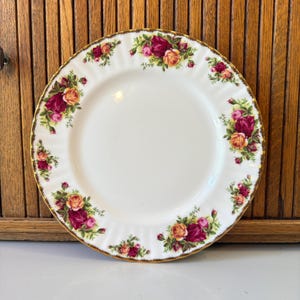 Royal Albert Old Country Roses Dinner Plate: Bone China, Gold Trim, 1962