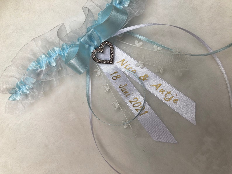 Strumpfband personalisiert, Etwas blaues, Organza weiß blau, Junggesellinnen Trauung, Hochzeitsaccessoires, bedruckt Namen Datum, Geschenk Bild 2