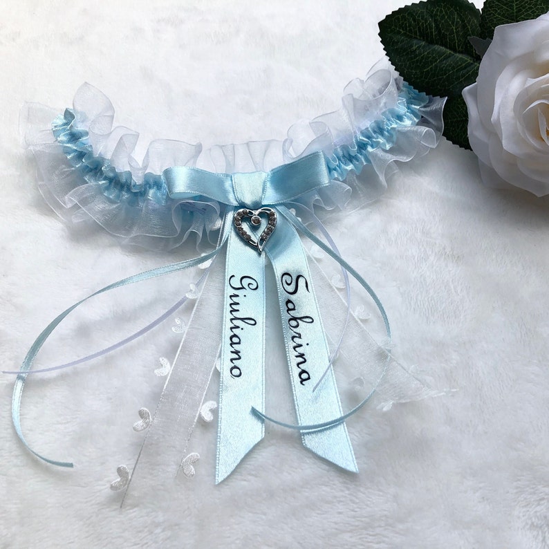 Strumpfband personalisiert, Etwas blaues, Organza weiß blau, Junggesellinnen Trauung, Hochzeitsaccessoires, bedruckt Namen Datum, Geschenk Bild 1