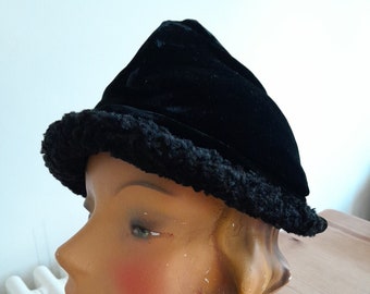 1930s Black Velvet Hat **Will Ship Worldwide. Please ask for shipping quote**