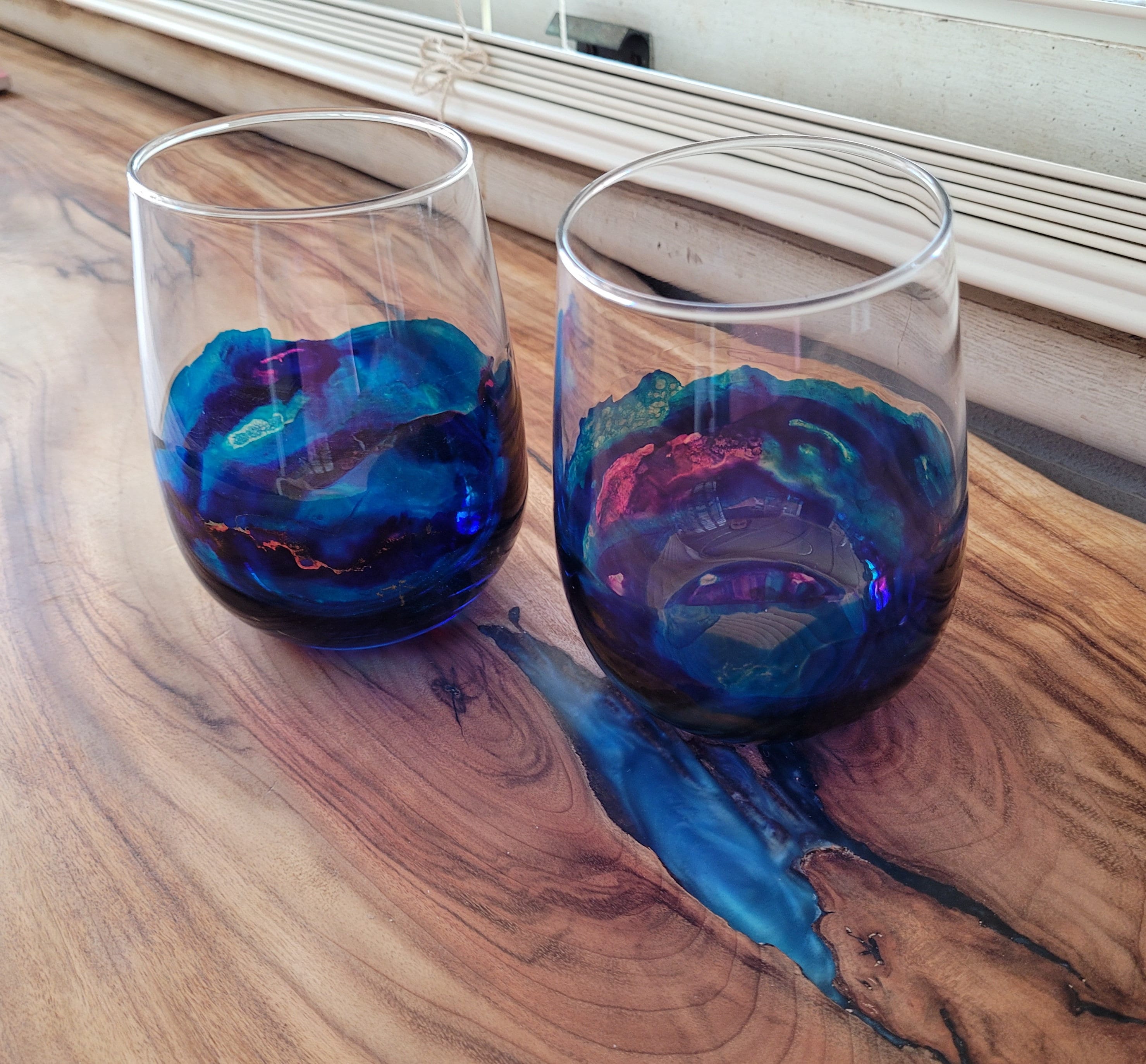 Stemless wine glasses with blue resin artwork, set of two