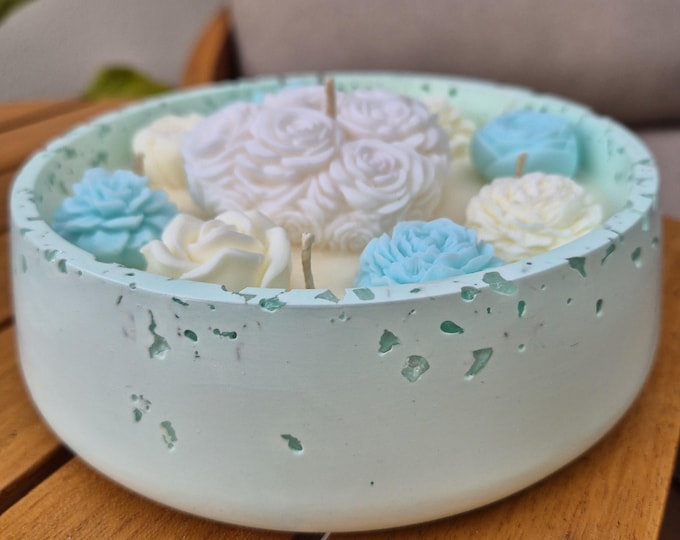 Large concrete bowl candle with quartz and white floral heart