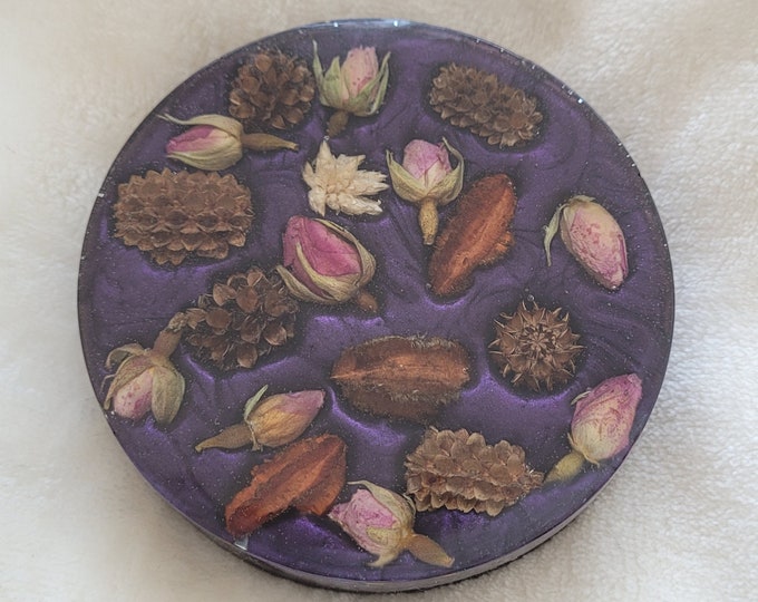 Resin coaster sets with botanical elements bark, seeds, leaves, spices, salt crystals and flowers