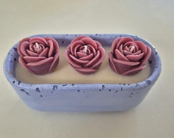 Pale blue concrete bowl candle with quartz stones and roses