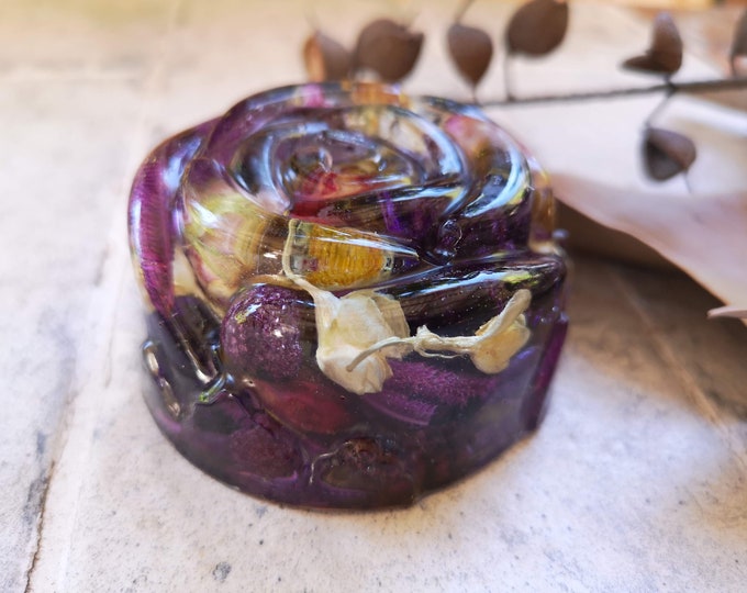 Resin paperweights with botanical inclusions - dried flowers, stones, shells and marbles