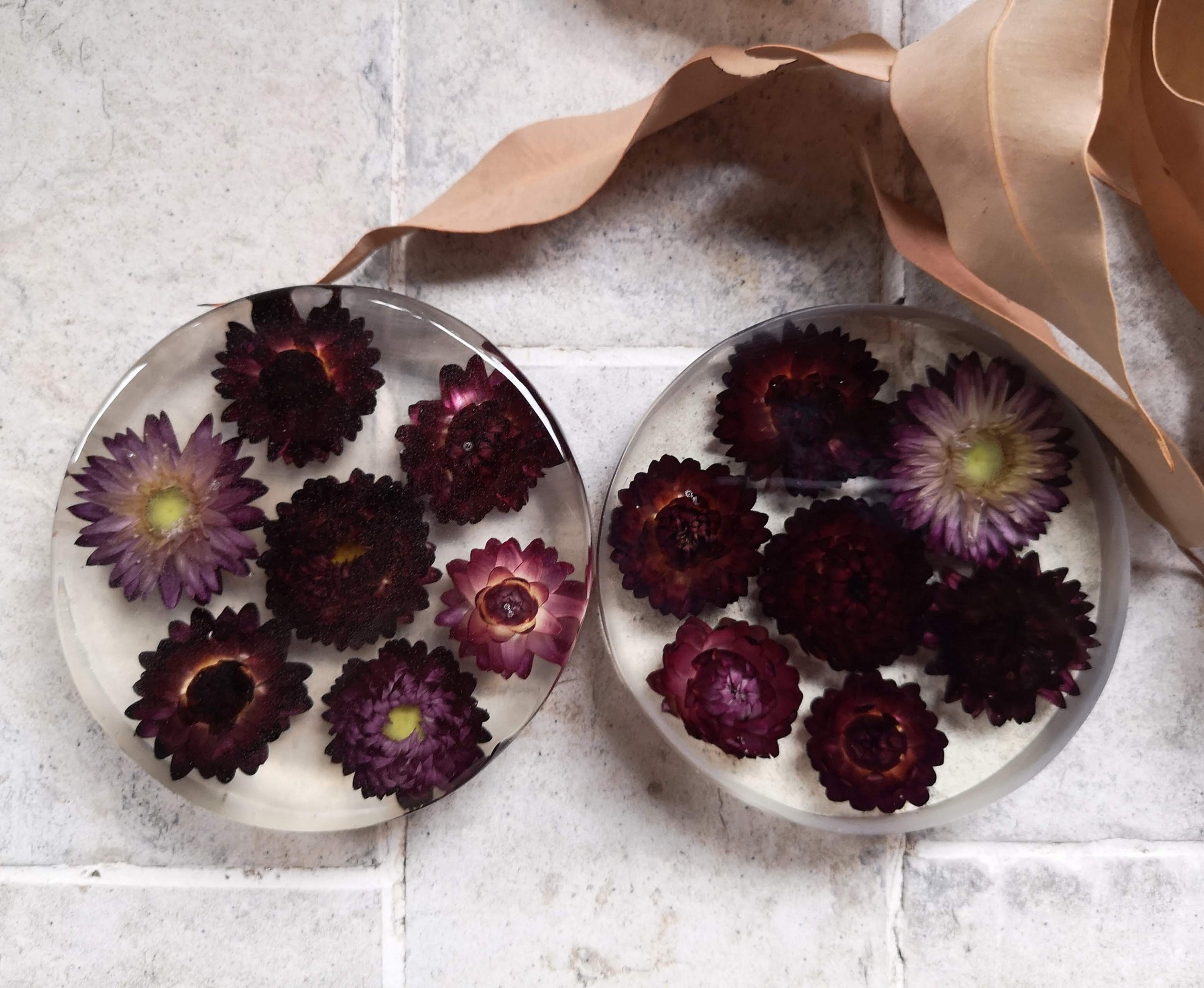 Dried flower Resin coasters with stawflowers