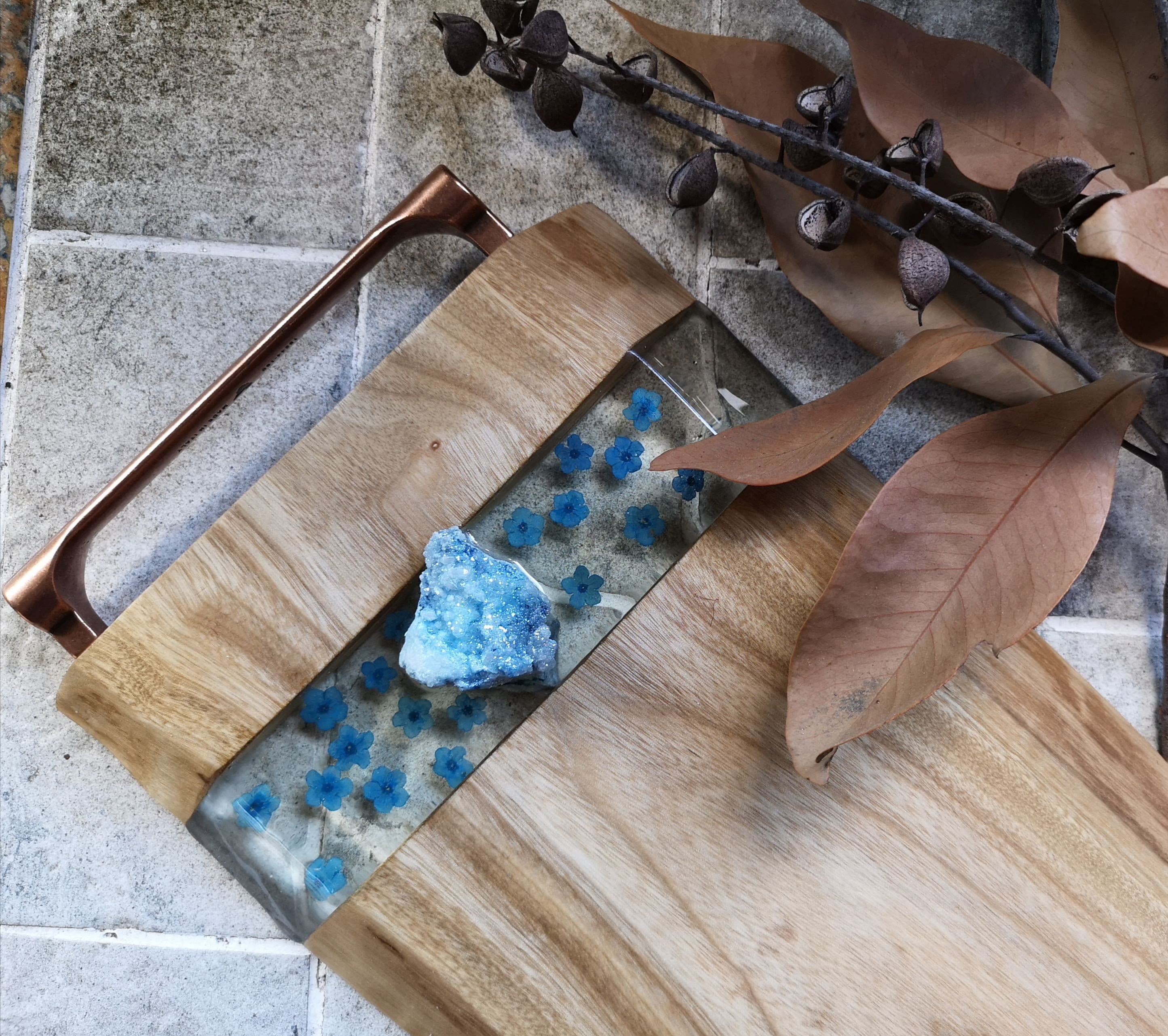 Resin cheese board with quartz and dried flowers.