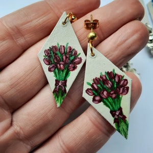 Orecchini di fiori primaverili dipinti a mano, orecchini Tulip Purple Prince