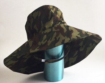 Boys Toddler Medium Camo Wide Brim Bucket Hat, Chinstrap, for the Beach, Sun and Outdoors