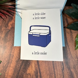 Cooler bleu marine et carte plus sage, hbd de loin, carte de célébration