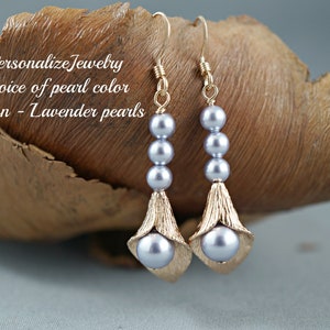 Gold Calla Lilie Ohrringe | Brautjungfer Geschenk | Einzigartiger handgemachter Schmuck | Swarovski Perle baumeln Ohrringe | Blumen Schmuck Benutzerdefinierte Perlenfarbe