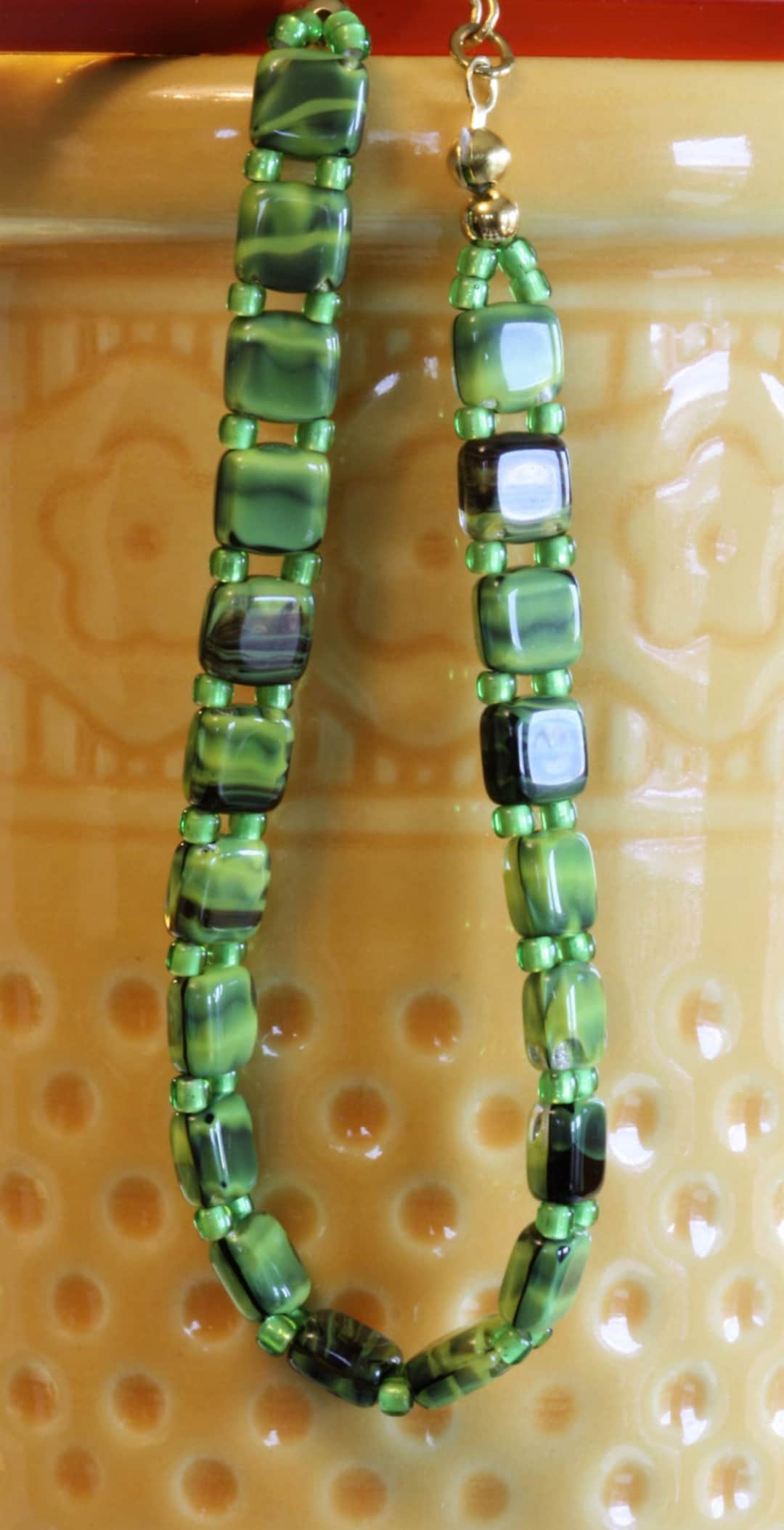 Bracelet Vintage En Verre Marbré Vert Ovale - Ton Or, Longueur 17.8cm, Occasion