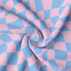 Puede incluir: Primer plano de una tela con un patrón de cuadros en rosa y azul claro.