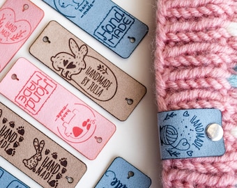 Etiquetas personalizadas de cuero vegano con remaches: etiquetas para crochet y tejido (25 mm x 70 mm)