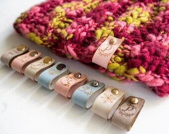 Etiquetas personalizadas de piel sintética para artículos de punto y ganchillo (65 mm x 15 mm)