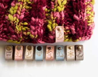 Etiquetas personalizadas de cuero vegano: etiquetas para gorros de punto y ganchillo (65 mm x 15 mm)