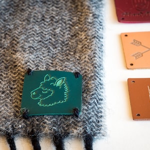 Etiquetas de itens artesanais, etiquetas de costura personalizadas, etiquetas de tricô, etiquetas de couro vegano personalizadas, etiquetas de PVC, etiquetas de logotipo de couro sintético, etiquetas de alpaca