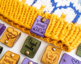 Etiqueta de ganchillo de piel sintética: Etiqueta de punto vegana con broche (25 mm x 70 mm)