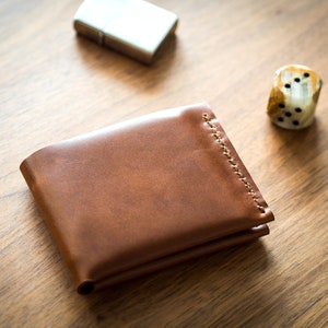 Portefeuille en cuir fait à la main, porte-carte bifold personnalisé, étui à notes en peau de vache mince, portefeuille compact, cadeau en cuir gravé personnalisé