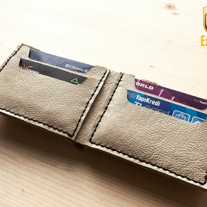 Portefeuille bifold personnalisé, porte-carte en cuir fait à la main, étui à notes en peau de vache mince, portefeuille compact de portefeuille, cadeaux groomsmen gravés sur mesure
