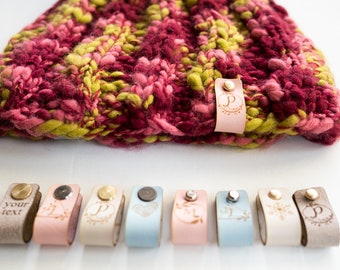 Etiquetas personalizadas de piel sintética: etiquetas para gorros de punto y crochet
