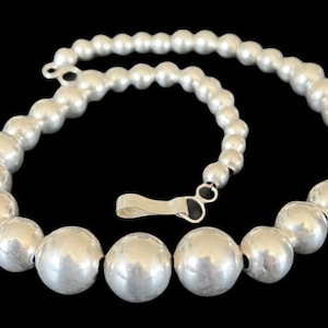 Vintage Taxco Mexico Silver Graduated Ball Bead Necklace