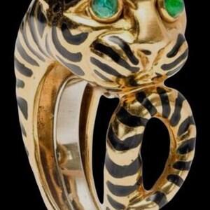 David Webb Anillo de tigre Kingdom con esmalte negro en oro amarillo de 18 quilates y ojos esmeralda