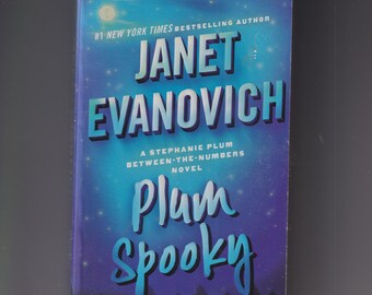 Plum Spooky  by Janet Evanovich (A Stephanie Plum Between-The-Numbers Novel) (Paperback: Mystery, Comedy Crime) 2010