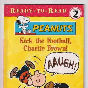 Kick the Football, Charlie Brown! (Ready-To-Read  Level 2) (Softcover: Children&#39;s, Learning to Read) 2001
