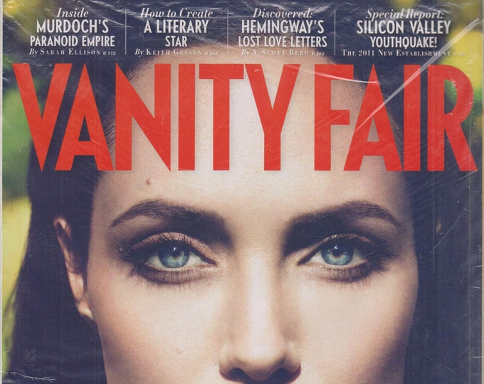 Vanity Fair October 2011 Angelina Jolie Under Fire  (Magazine: Human Interest)