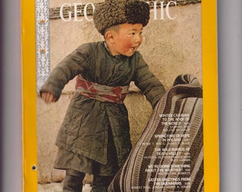 National Geographic April 1972 Winter Caravan, Poland, Burros, Easter Eggs (Magazine: Nature, Geography)