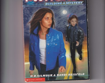 T*Witches Building A Mystery by H B Gilmour & Randi Reisfeld (Paperback: Scholastics, Juvenile Fantasy) 2001 FP