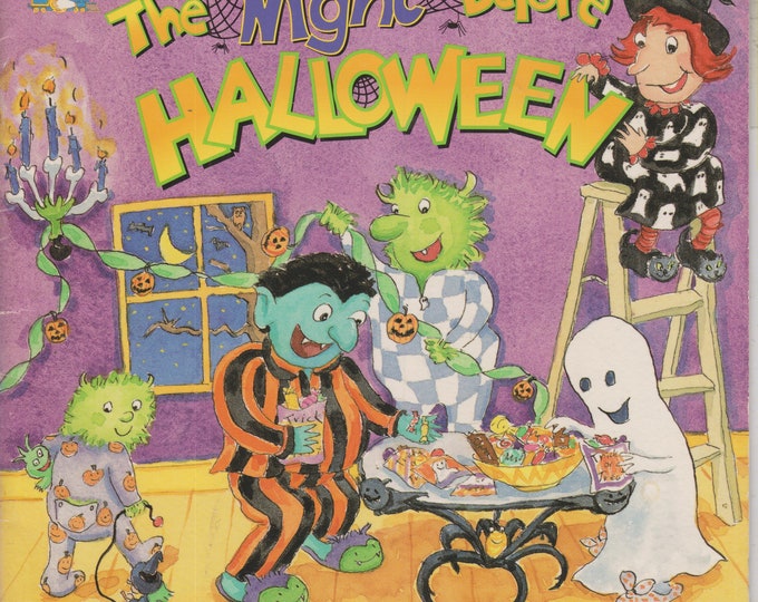 The Night Before Halloween by Natasha Wing  (Paperback:  Reading Rainbow, Children's  Picture Book  Ages 5-7)  1999