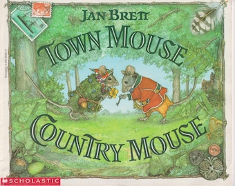Town Mouse Country Mouse by Jan Brett  (Softcover: Children's Picture Book, Ages 5-8)