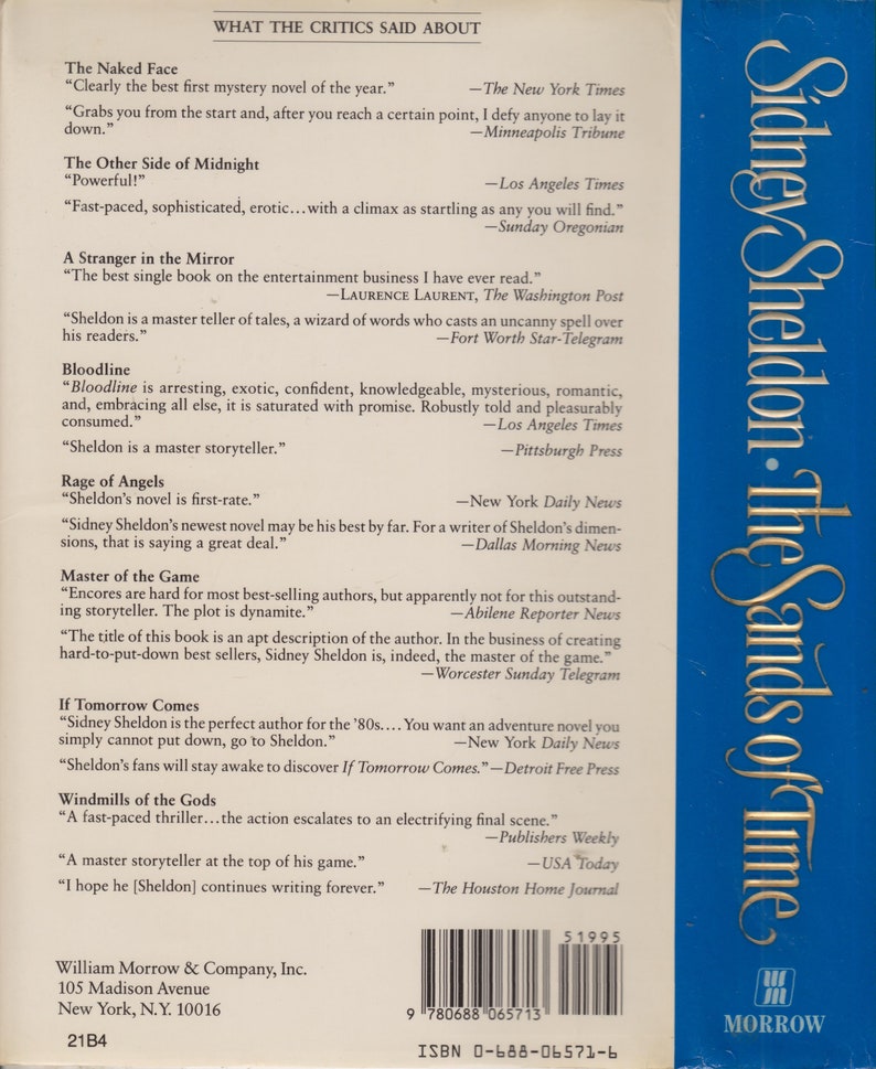 Puede incluir: Contraportada del libro "Sidney Sheldon: The Sands of Time". La cubierta es azul con texto blanco, incluyendo el t&iacute;tulo y el nombre del autor. Presenta citas de cr&iacute;ticos elogiando la obra del autor.