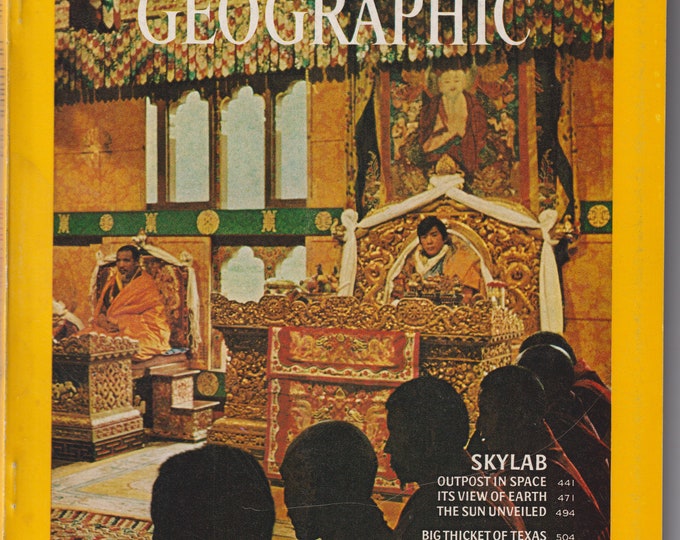 National Geographic October 1974 Bhutan Crowns A Dragon King, Skylab, Texas, Atka  (Magazine, Nature, Geography) 1974