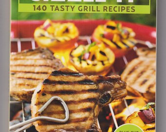 Weight Watchers Sizzle It 140 Tasty Grill Recipes (Trade Paperback: Cookbook, Grilling) 2008