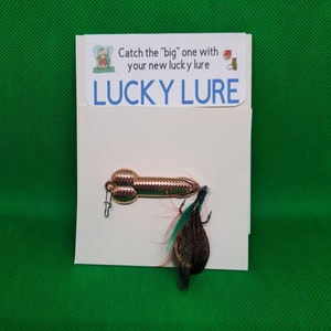 Lucky fishing lure. (Feather colors vary)