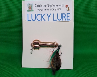 Lucky fishing lure. (Feather colors vary)