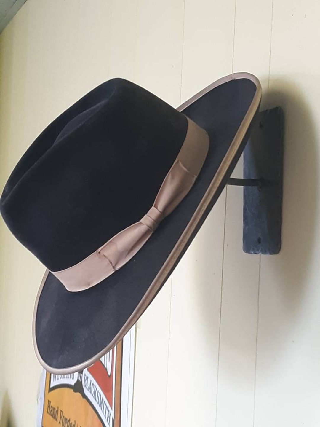 Classic Cowboy Hat Rack