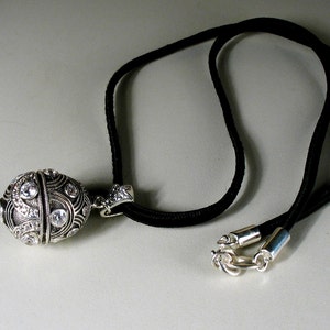 Silver Egg pendant - 925 Silver - Sterling Silver - CZ - Cubic Circonia - Pendant - Easter Egg