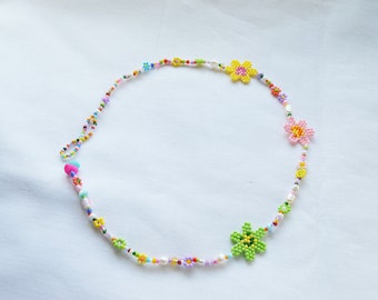 Flowers Bead necklace choker  for women  smiley daisy Miniature beaded jewelry Charm colorful seed beads necklace