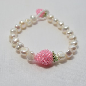 Pulseira de pérolas brancas com frutas e morangos para mulheres com contas artesanais e joias amarelas