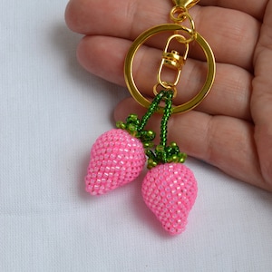 Schlüsselanhänger Doppel Rosa Erdbeere Perlen Handgemachte Früchte Anhänger Zubehör für Taschenschlüssel Geschenk für Frau, Taschenanhänger