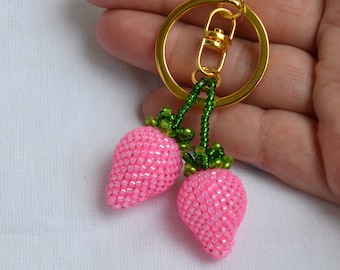 Portachiavi fatto a mano con perline a forma di fragola rosa, ciondolo per borsa a forma di frutta