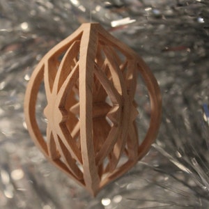 Dekupiersäge-Muster, Christbaumschmuck: Starburst